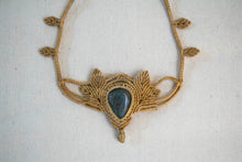 Load image into Gallery viewer, Beige Choker Necklace with Tear Drop Labradorite Stone