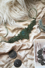 Load image into Gallery viewer, Moss Green Knotted Necklace with Labradorite Gemstone