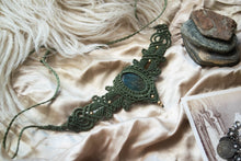 Load image into Gallery viewer, Moss Green Knotted Necklace with Labradorite Gemstone