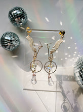 Load image into Gallery viewer, Diamond drops | Ear Cuff Hand Earrings White
