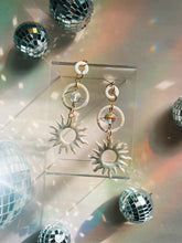 Load image into Gallery viewer, Sun Flare Earrings In Pearl
